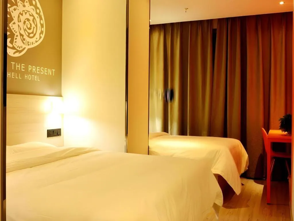 Bed in Shell Hotel Lanzhou Xiguan Lanzhou University 2nd Hospital Cultural Palace Metro Station