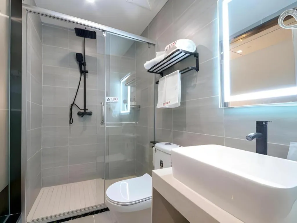 Shell Hotel Zhengzhou East High-Speed Railway Station Zhengdong Commerical Center