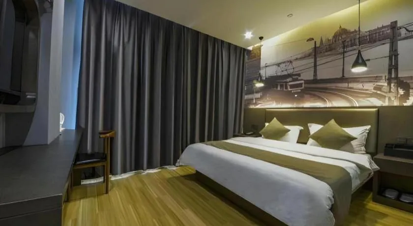 Bed in Shell Hotel Zhengzhou East High-Speed Railway Station Zhengdong Commerical Center