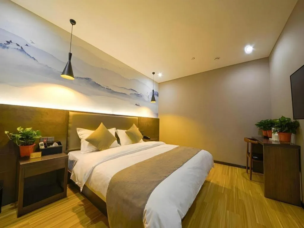 Bed in Shell Hotel Zhengzhou East High-Speed Railway Station Zhengdong Commerical Center