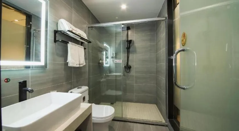 Shell Hotel Zhengzhou East High-Speed Railway Station Zhengdong Commerical Center