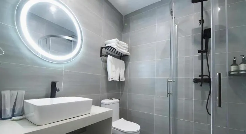 Shell Hotel Zhengzhou East High-Speed Railway Station Zhengdong Commerical Center