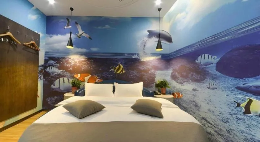 Bed in Shell Hotel Zhengzhou East High-Speed Railway Station Zhengdong Commerical Center