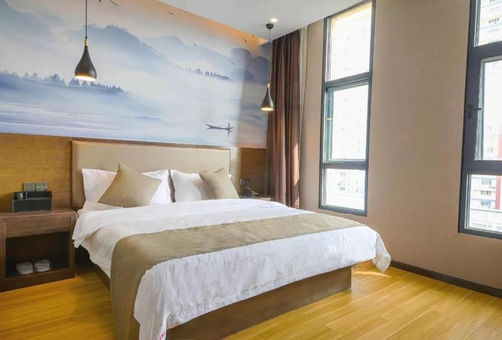 Bed in Shell Hotel Zhengzhou East High-Speed Railway Station Zhengdong Commerical Center