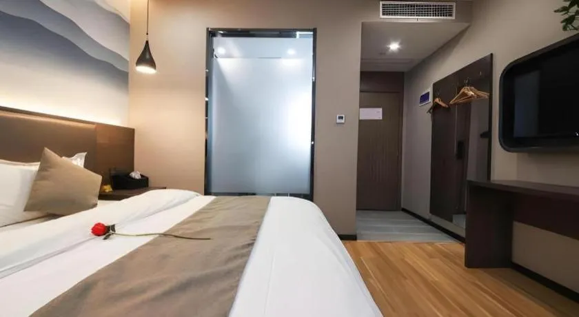 Bed in Shell Hotel Zhengzhou East High-Speed Railway Station Zhengdong Commerical Center