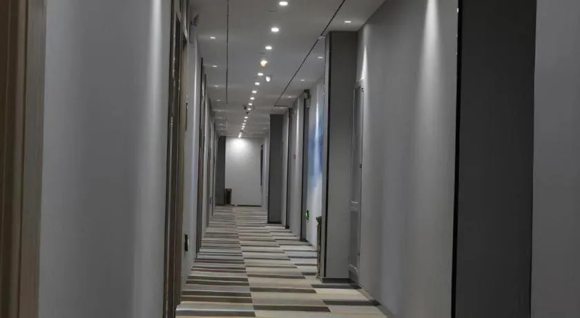 Shell Hotel Zhengzhou East High-Speed Railway Station Zhengdong Commerical Center