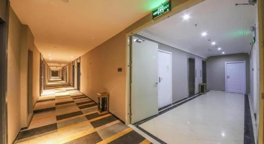 Bed in Shell Hotel Zhengzhou East High-Speed Railway Station Zhengdong Commerical Center