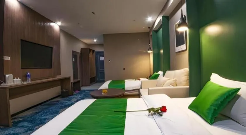 Bed in Shell Hotel Zhengzhou East High-Speed Railway Station Zhengdong Commerical Center