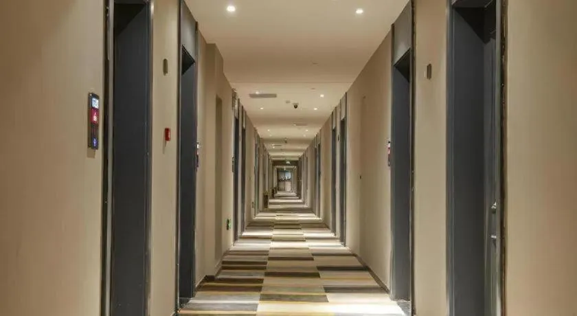 Shell Hotel Zhengzhou East High-Speed Railway Station Zhengdong Commerical Center