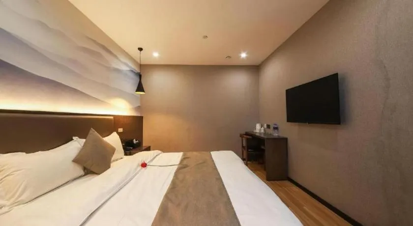 Bed in Shell Hotel Zhengzhou East High-Speed Railway Station Zhengdong Commerical Center