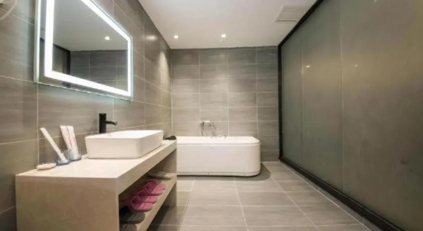 Shell Hotel Zhengzhou East High-Speed Railway Station Zhengdong Commerical Center