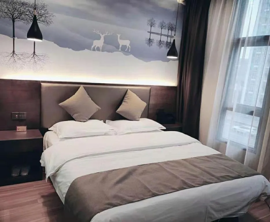 Bed in Shell Hotel Zhengzhou East High-Speed Railway Station Zhengdong Commerical Center
