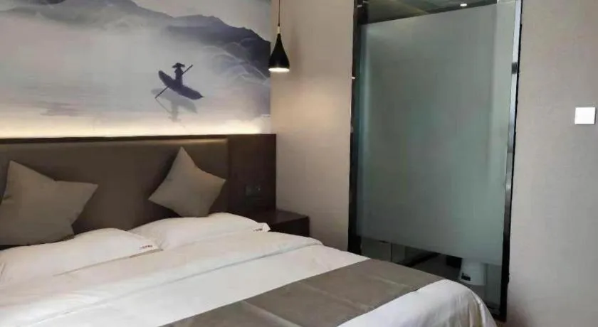 Bed in Shell Hotel Zhengzhou East High-Speed Railway Station Zhengdong Commerical Center