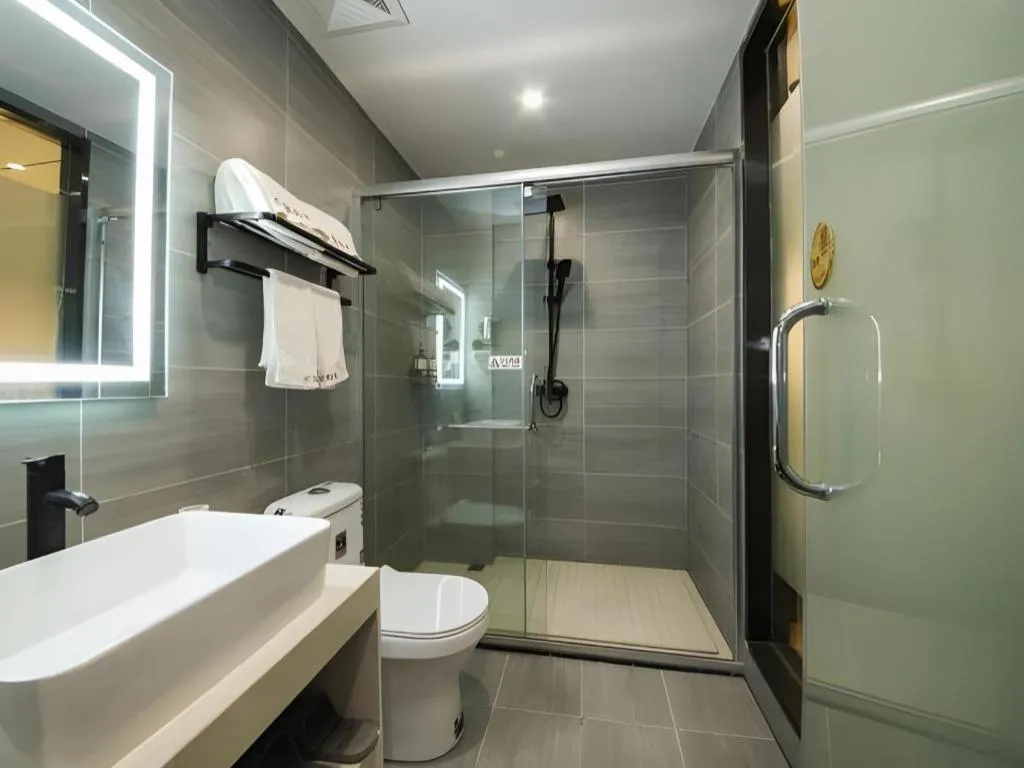 Shell Hotel Zhengzhou East High-Speed Railway Station Zhengdong Commerical Center