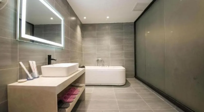 Shell Hotel Zhengzhou East High-Speed Railway Station Zhengdong Commerical Center