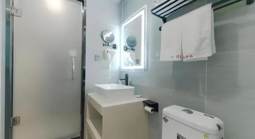 Shell Hotel Zhengzhou East High-Speed Railway Station Zhengdong Commerical Center