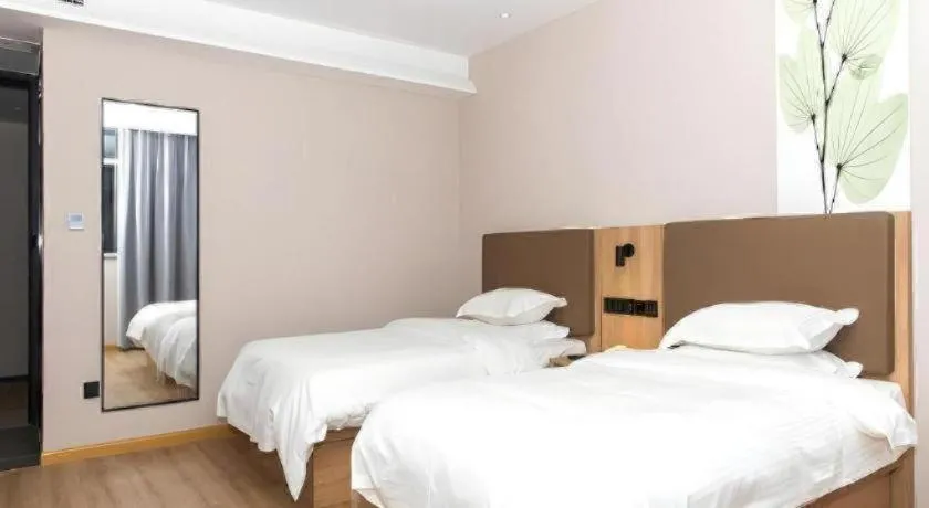 Bed in GreenTree Inn Hubei Yangxin County Lianhua Lake Mingyue Bay