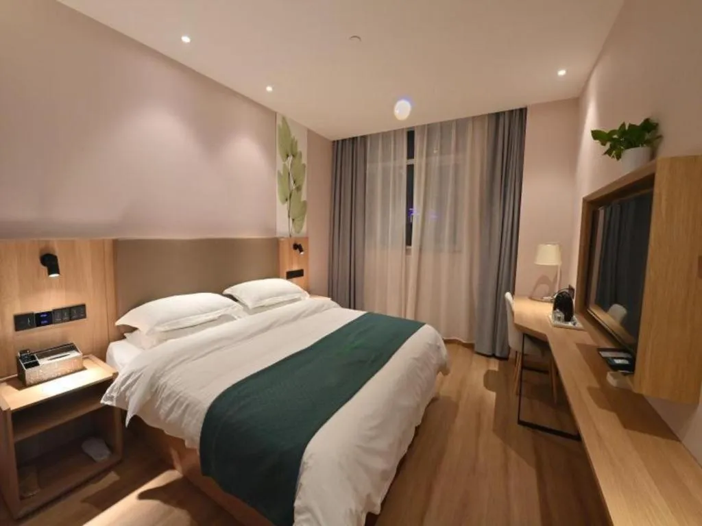 Bed in GreenTree Inn Hubei Yangxin County Lianhua Lake Mingyue Bay