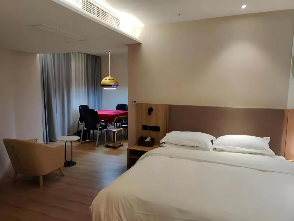 Bed in GreenTree Inn Hubei Yangxin County Lianhua Lake Mingyue Bay