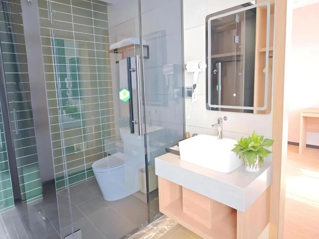 GreenTree Inn Express Zhangjiagang Hexing Town Shazhou Professional Institue of Technology