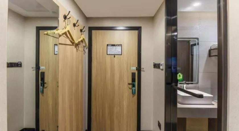 GreenTree Inn Express Zhangjiagang Hexing Town Shazhou Professional Institue of Technology