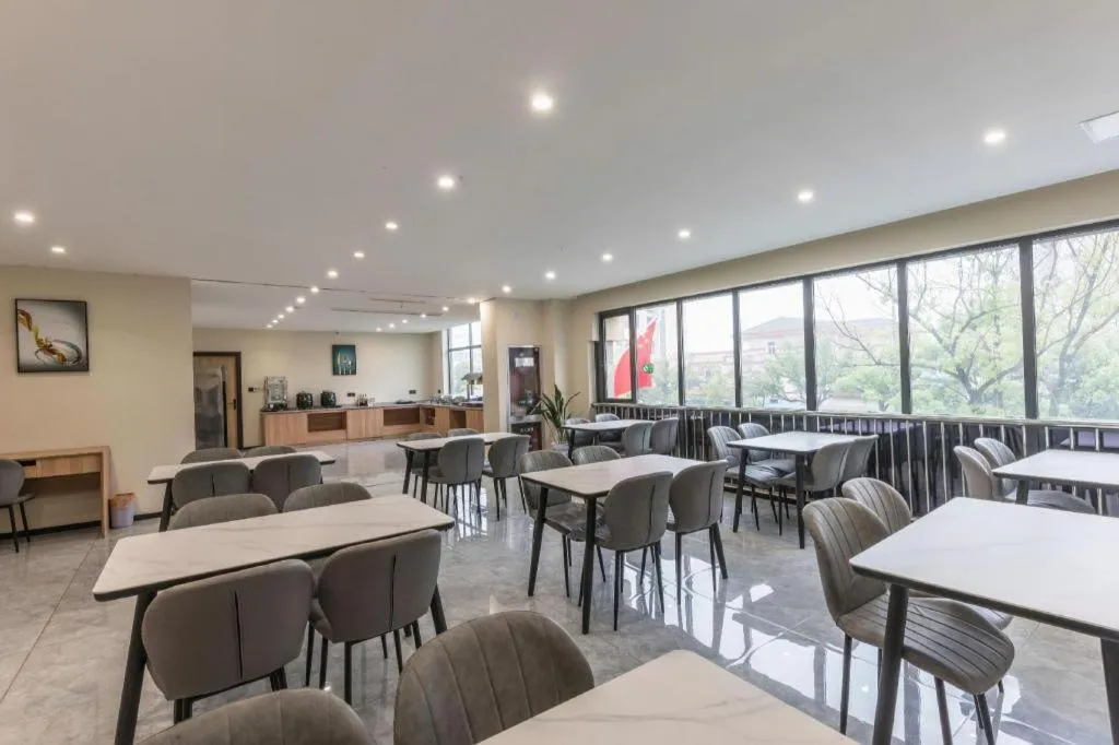 GreenTree Inn Express Zhangjiagang Hexing Town Shazhou Professional Institue of Technology