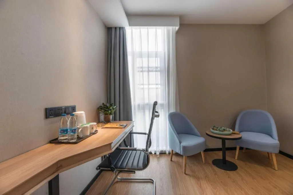 GreenTree Inn Express Zhangjiagang Hexing Town Shazhou Professional Institue of Technology