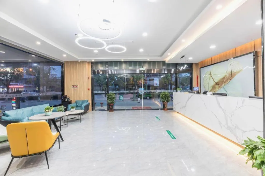 GreenTree Inn Express Zhangjiagang Hexing Town Shazhou Professional Institue of Technology