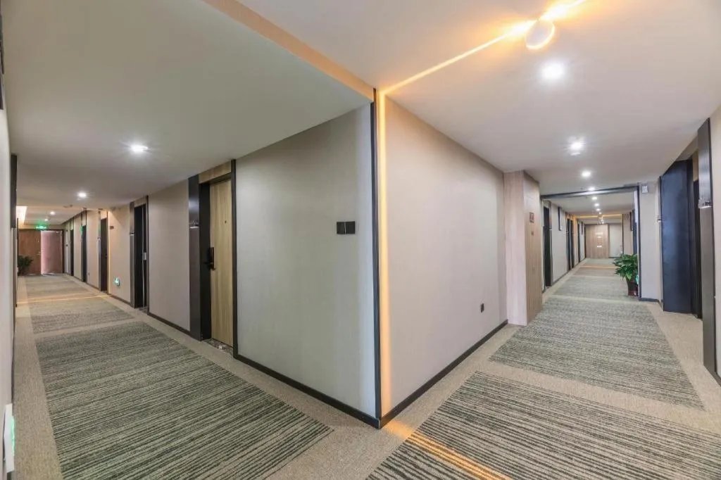 GreenTree Inn Express Zhangjiagang Hexing Town Shazhou Professional Institue of Technology