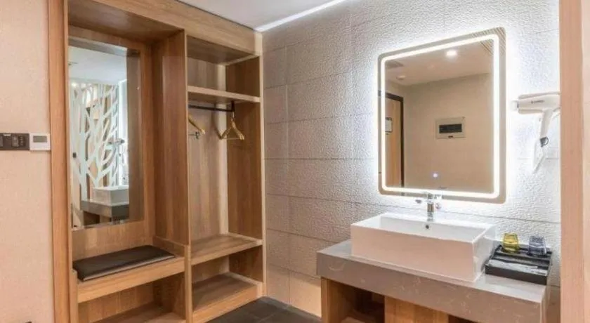 GreenTree Inn Express Zhangjiagang Hexing Town Shazhou Professional Institue of Technology