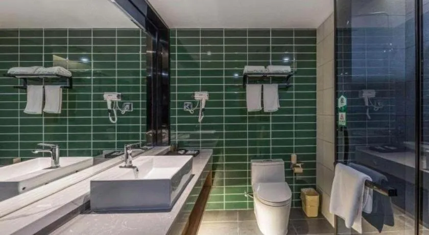 GreenTree Inn Express Zhangjiagang Hexing Town Shazhou Professional Institue of Technology