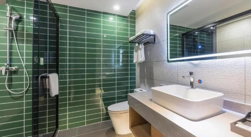 GreenTree Inn Express Zhangjiagang Hexing Town Shazhou Professional Institue of Technology