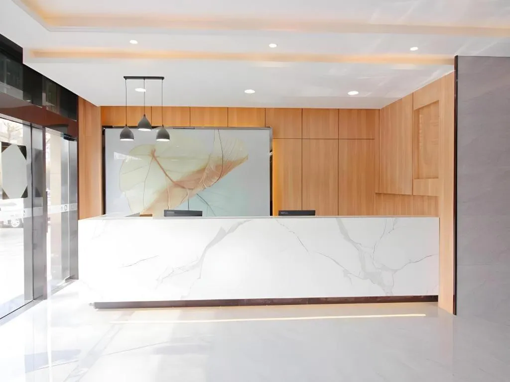 GreenTree Inn Express Zhangjiagang Hexing Town Shazhou Professional Institue of Technology