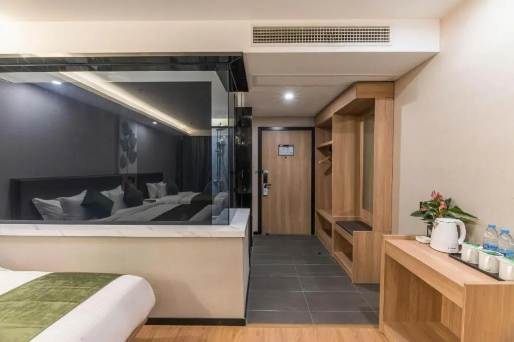 GreenTree Inn Express Zhangjiagang Hexing Town Shazhou Professional Institue of Technology