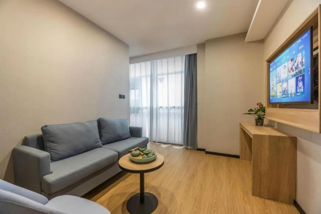 GreenTree Inn Express Zhangjiagang Hexing Town Shazhou Professional Institue of Technology