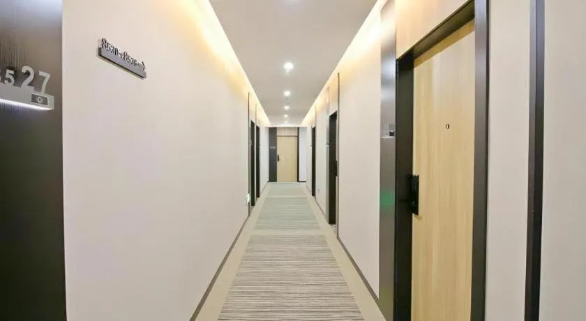 GreenTree Inn Express Zhangjiagang Hexing Town Shazhou Professional Institue of Technology