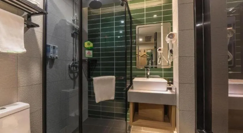 GreenTree Inn Express Zhangjiagang Hexing Town Shazhou Professional Institue of Technology