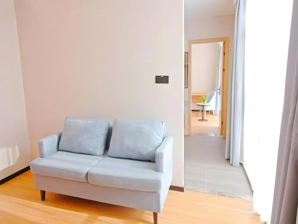 GreenTree Inn Express Zhangjiagang Hexing Town Shazhou Professional Institue of Technology