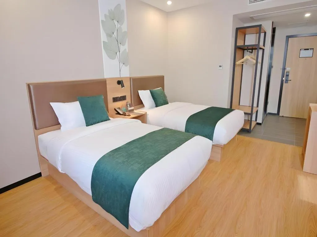 Bed in GreenTree Inn Express Zhangjiagang Hexing Town Shazhou Professional Institue of Technology