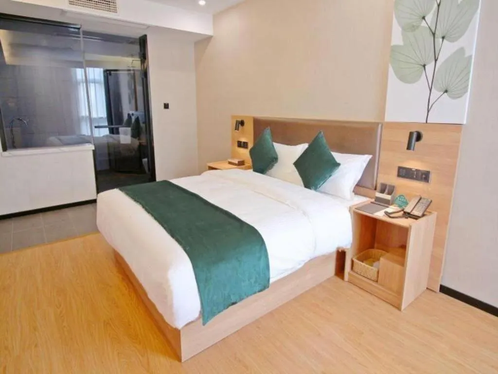 Bed in GreenTree Inn Express Zhangjiagang Hexing Town Shazhou Professional Institue of Technology