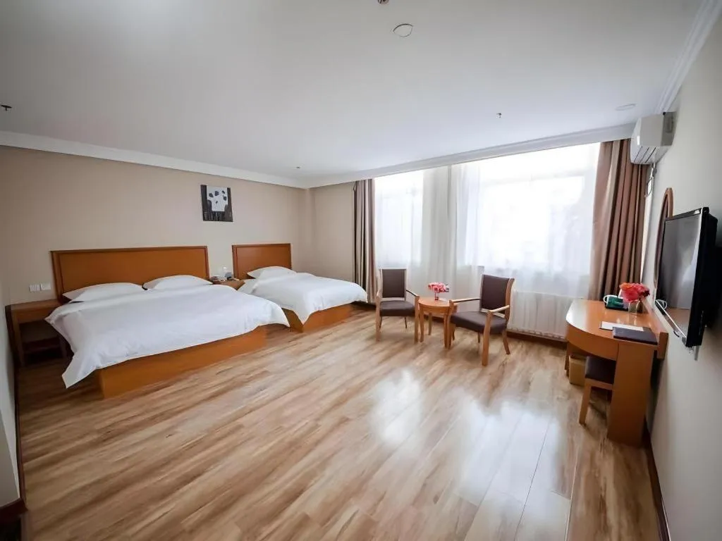 Bed in GreenTree Inn Dalian Jinzhou District Railway Station Ansheng Plaza