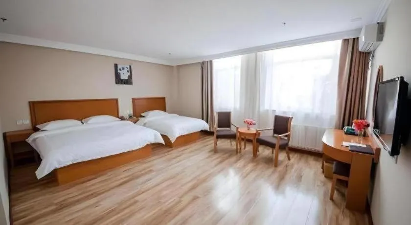 Bed in GreenTree Inn Dalian Jinzhou District Railway Station Ansheng Plaza