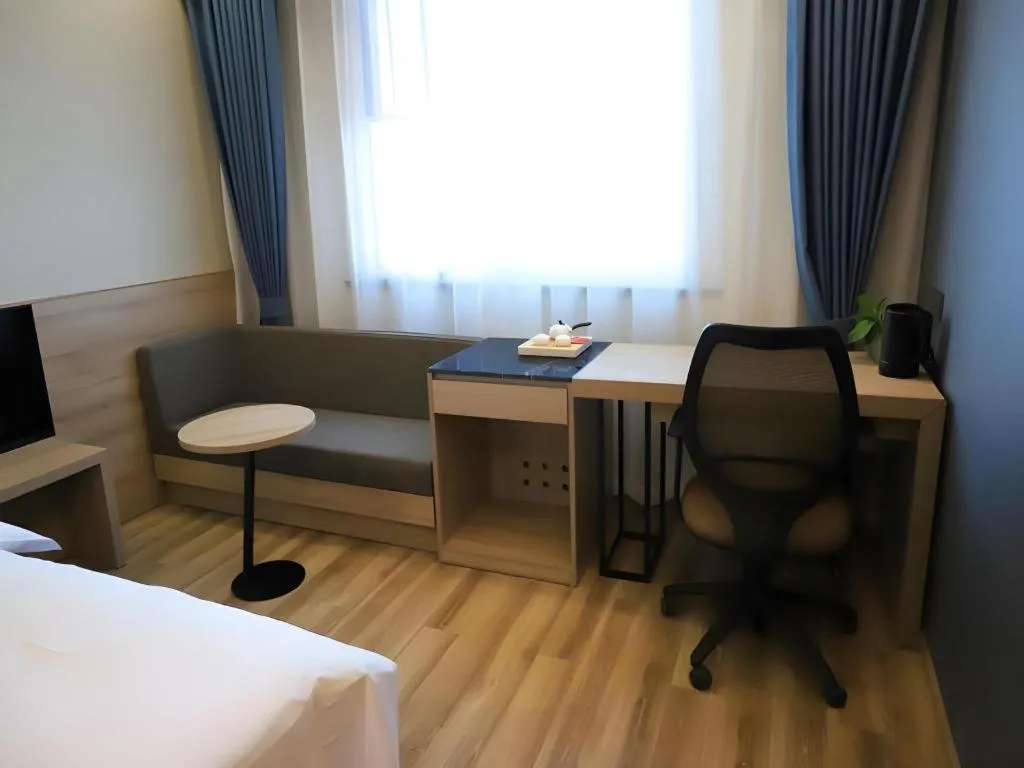 Bed in VX Hotel Jiangsu Taizhou Xinghua RT-Mart