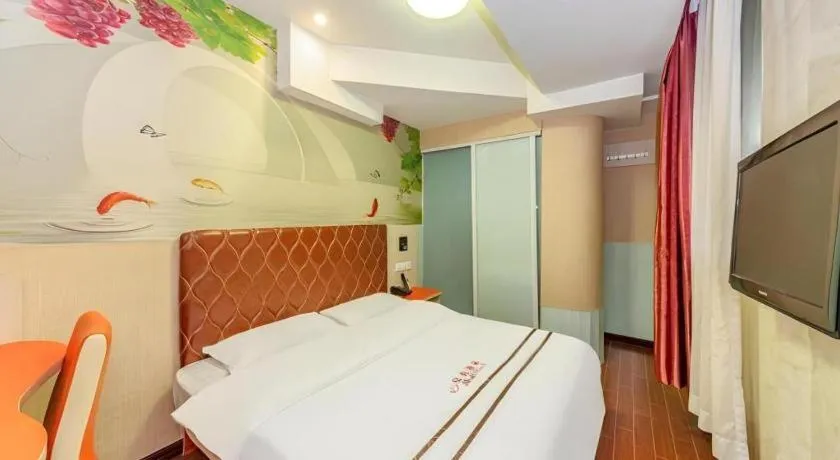 Bed in Shell Hotel Shanghai Expo Changqing Road Metro Station