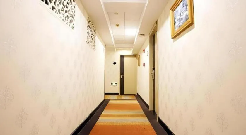 Shell Hotel Shanghai Expo Changqing Road Metro Station