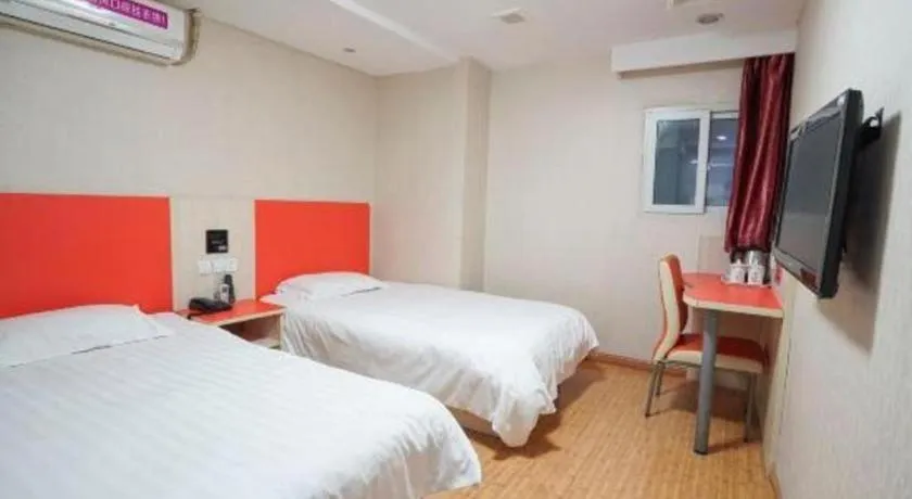 Bed in Shell Hotel Shanghai Expo Changqing Road Metro Station