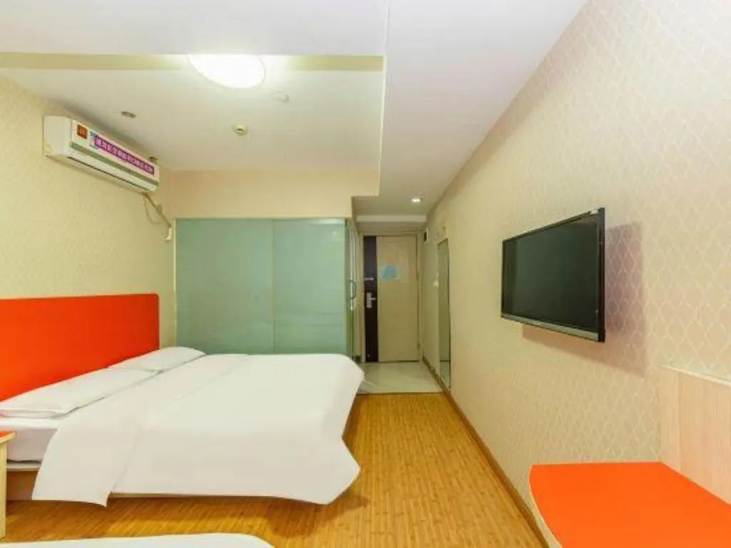 Bed in Shell Hotel Shanghai Expo Changqing Road Metro Station