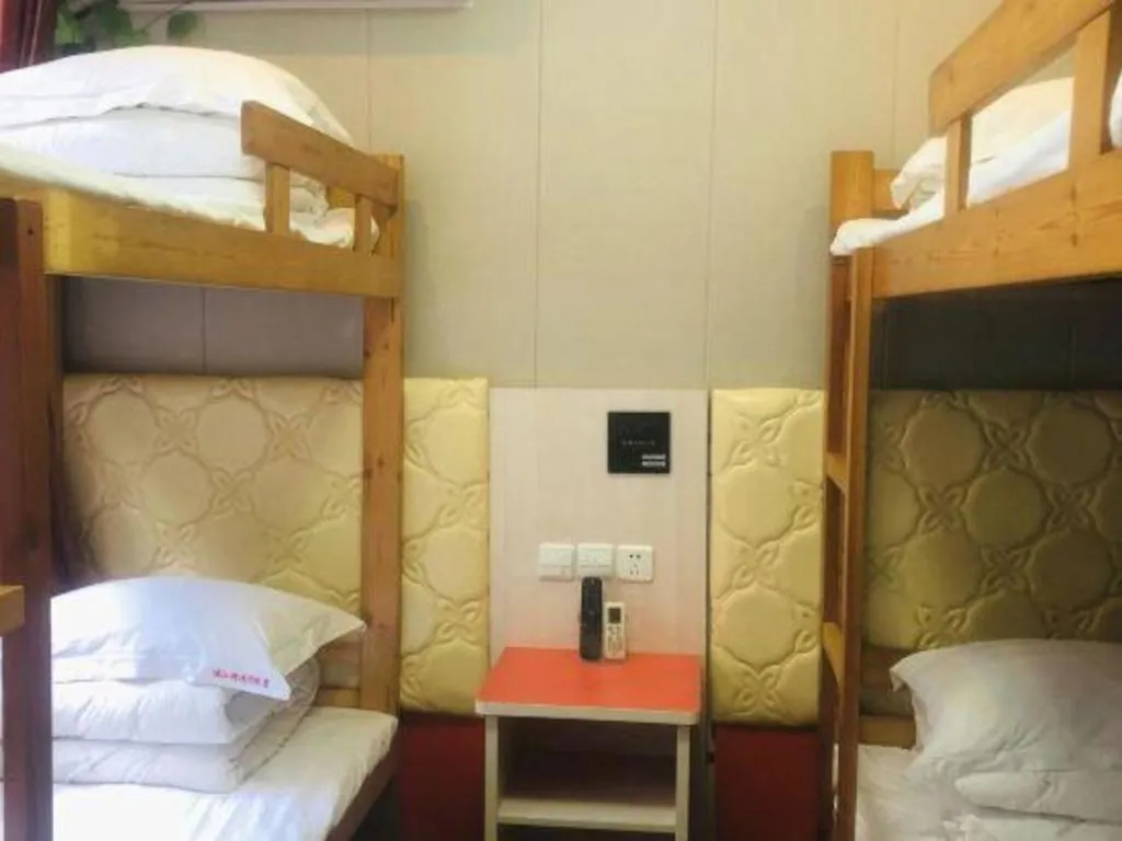 Bed in Shell Hotel Shanghai Expo Changqing Road Metro Station