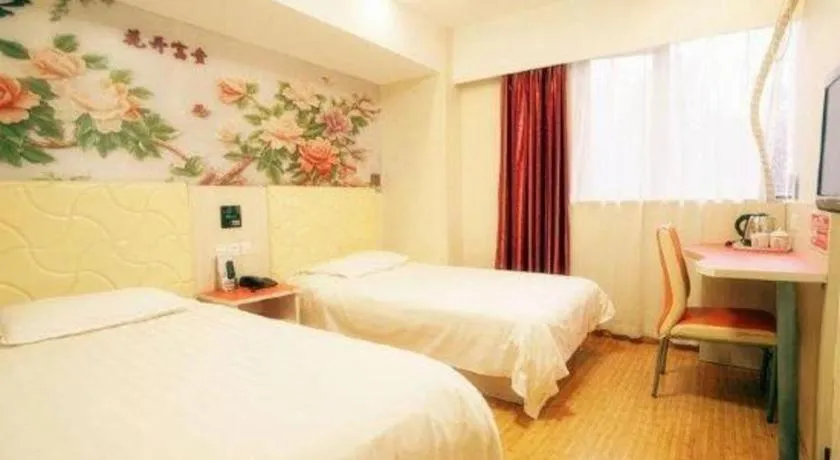 Bed in Shell Hotel Shanghai Expo Changqing Road Metro Station