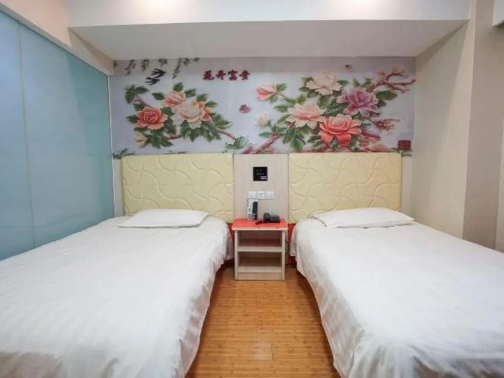 Bed in Shell Hotel Shanghai Expo Changqing Road Metro Station